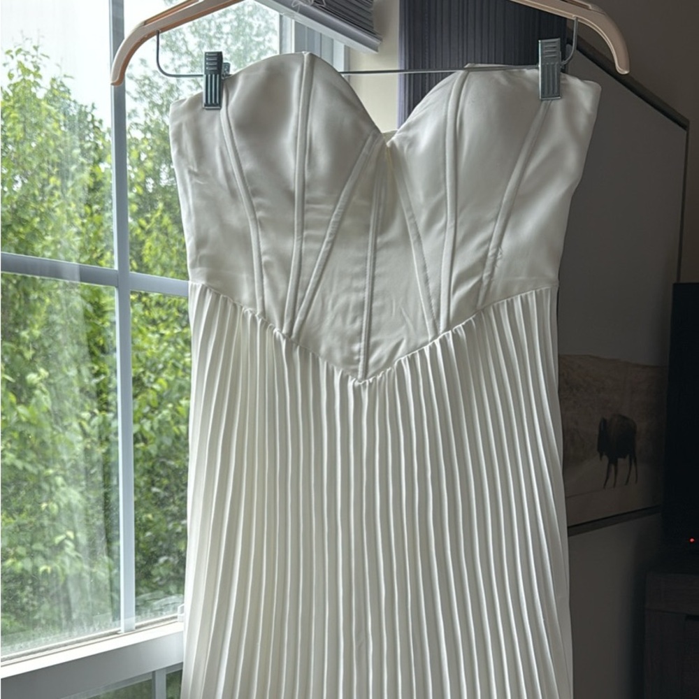 White pleated Club L London Dress Size 6